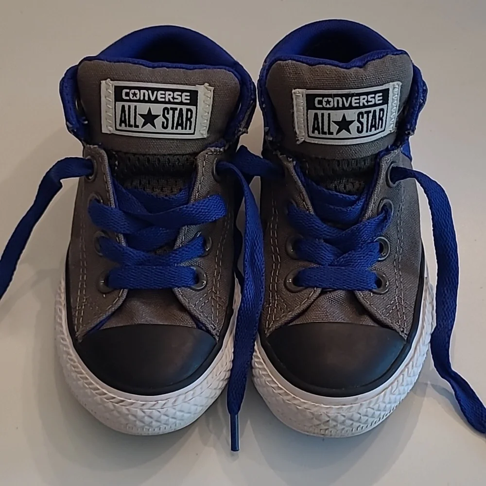 Converse Chuck Taylor All-Star Classic High Top Lace Up Canvas Sneaker